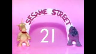 Sesame Street - Episode 21 (1969, Big Bird discovers balloons and Susan in the kitchen)