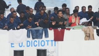 La ONU insta a Italia a liberar a los 150 inmigrantes del barco "Diciotti"