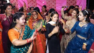 पहाड़ी शादी में हुड़का ,मुरली की धुन में  डांस💃पहाड़ों में रौनक Sirgaun पार्ट 1 Rakesh weds Manju