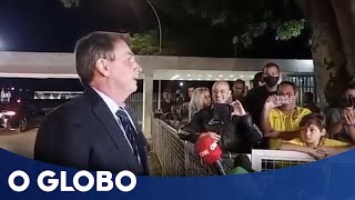 Bolsonaro diz 'E daí?' e depois troca acusações com Doria sobre Covid-19