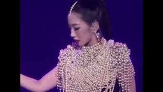 乐华演唱会孟美岐舞台后下面观众大喊4 5 6，线下大喊真的好吓人啊