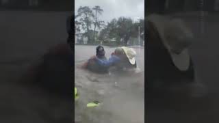 Good Samaritans Rescue Elderly Man From Car During Hurricane Ian