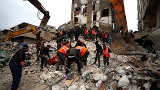 More than 2,000 people killed in earthquake in Turkey