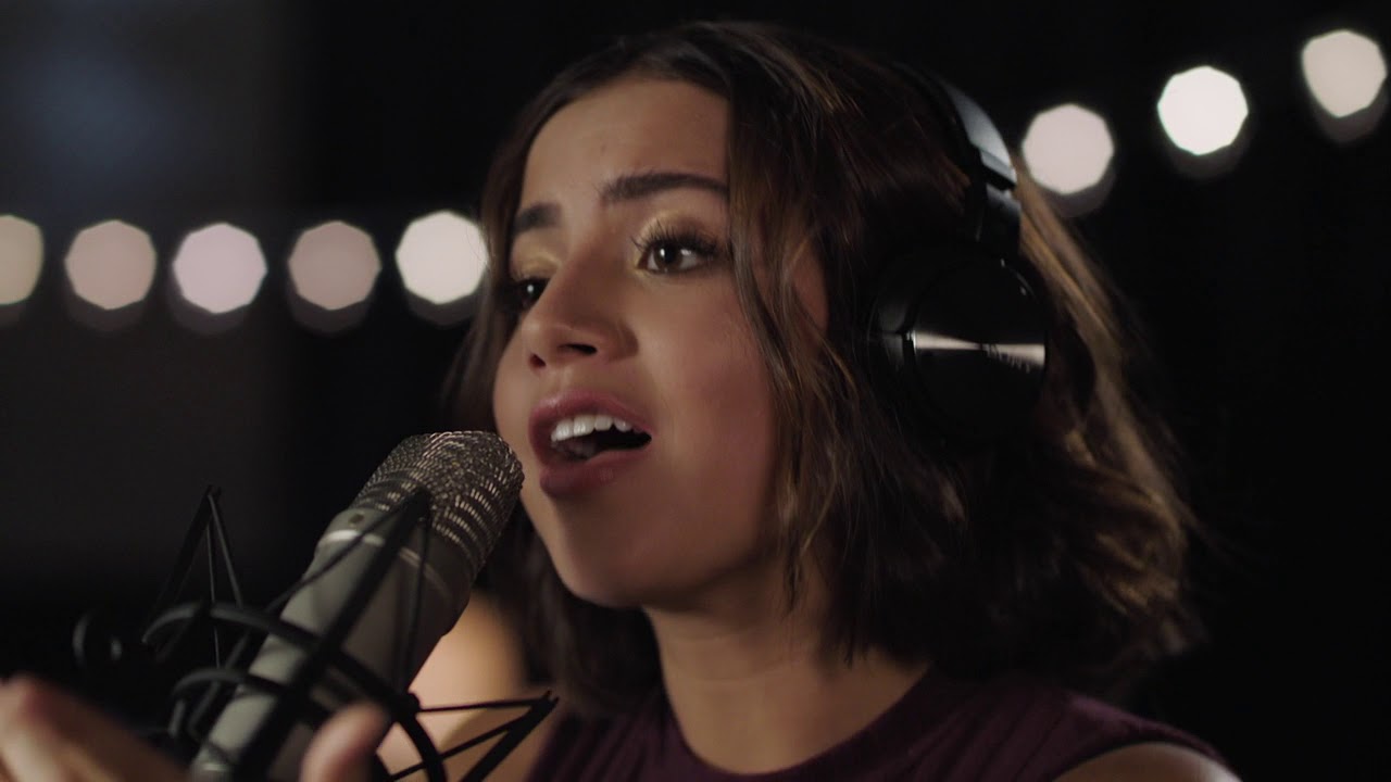 Isabela Moner Canta A