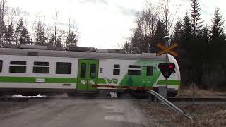 VR HDM 486 passed HOLMA (km0394+0656) level crossing @ Alavus, Finland