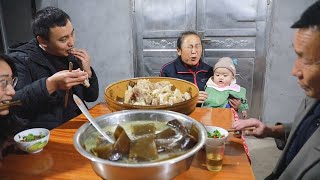 Brother Mifan stewed pig's feet with mustard. Mom and Dad were tricked