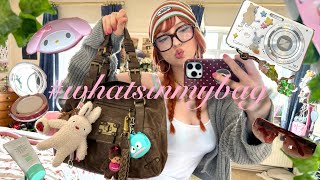 # what’s in my bag 👜🎀