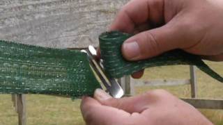 Using the Tape Fixing Buckle to Join Horse Fence Tape