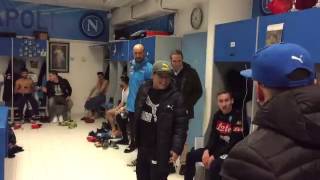 Maradona nello spogliatoio del Napoli a Castel Volturno