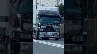 大型トラックフロントパネルが無いなあ💦ヘッドライト上下に２つやなあ💦#トラック