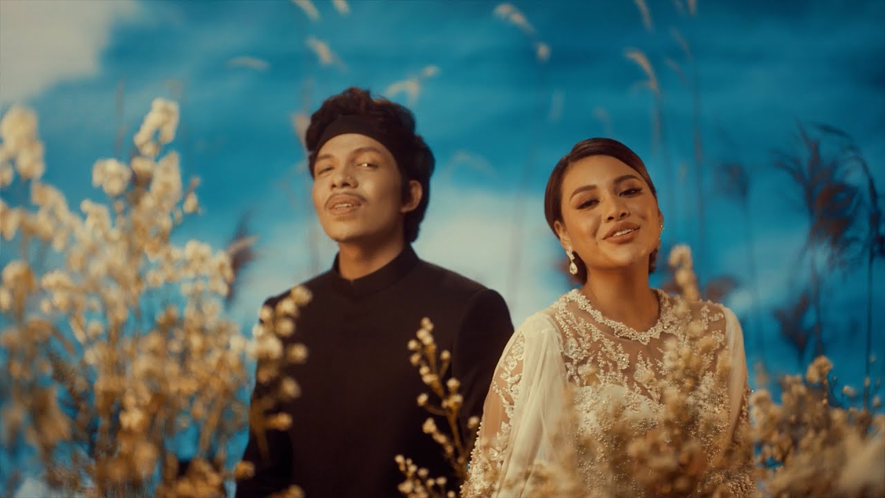 Hari Bahhagia - AURELIE HERMANSYAH Hari Bahhagia - AURELIE HERMANSYAH