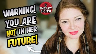 5 Big Warning Signs You Should Be Worried She's Not Serious About You!