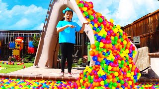 Jannie and Andrew Pretend Play with Raining Colored Ball Pits Balls