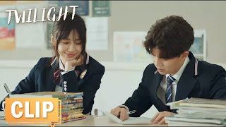 EP10 CLIP 祁连山担心刘瑕晚归，戏中戏顾旭阳和钟娜娜上演纯情校园恋【暮色心约 Twilight】