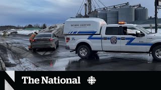 2 dead after pickup truck hits pedestrians in Quebec