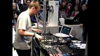 Dj Switch rocks the new Denon SC3900 at French event MIXMOVE