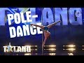 Slava levererar en poledance som berör