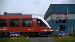 Spoorwegovergang Vriezenveen // Dutch railroad crossing