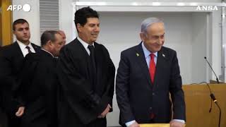 Israele, Netanyahu in tribunale al processo per corruzione