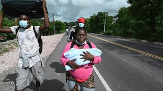 Policía hondureña frena migración de africanos, haitianos y cubanos hacia México | AFP