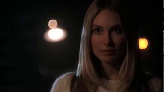 Smallville 4x11 - Alicia returns and visits Clark at his loft