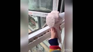Tricks to clean reelings of door and windows
