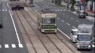 広島電鉄　700形　右折車に道を譲る【広島電鉄】