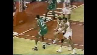 40-Year-Old Robert Parish Makes 3 Clutch Shots in a Row