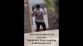 😂👆Jiminshiiii slipped and then he covered kookie with him😂😂background😂#Bangtangarmy#BTS#foreveryoung