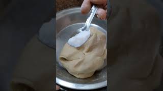 नरम और फूली-फूली रोटी बनाने के लिए आटा कैसे बनाएं #shorts #youtubeshorts #kitchentips #roti #soft