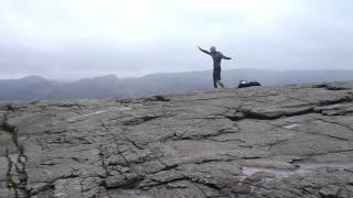 Myles falls off Preikestolen and dies