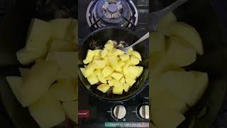 നാടൻ ഉരുളക്കിഴങ്ങ് മെഴുക്കുപുരട്ടി/ Potato Stir Fry/ Simple Recipe/ #shorts #nadanfood