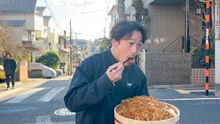 歩きながら大食いしたら一平ちゃん5kg最速で食えた【過酷ロケ】