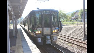 真夏の倶利伽羅駅･･･貨物列車が通過!!