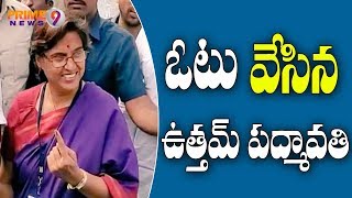 Uttam Padmavathi Casts her Vote : Telangana Elections 2018 Live Updates | Prime9 News