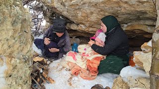 Nomadic Struggles: Nomadic Mother and Son Seek Shelter | Nomadic Life in the Harsh Winter ❄️🔥