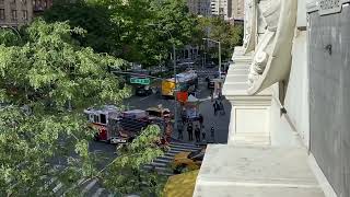 BRAND NEW 2022 FDNY ENGINE 74 \u0026 FDNY LADDER 25 RESPONDING URGENTLY ON WEST 77TH STREET IN MANHATTAN.