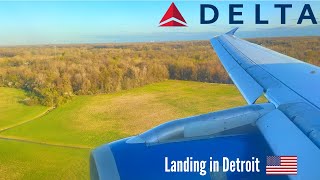 Delta Airbus A319-100 landing in Detroit