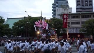 YAMAKASA 2013 博多祇園山笠 追い山 千代流 舁き山笠 英傑傾天下尚潔(前田慶次 傾奇者(かぶきもの）かきやま、kakiyama、おいやま、oiyamana)-祇園駅近く清道旗-