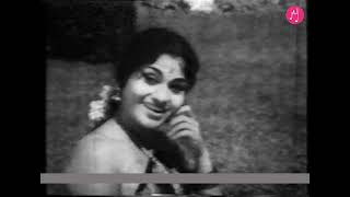 Helale Haadale song from the film Thoogudeepa Sung by P Susheela