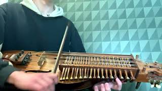 Tiokronorspolskan on Nyckelharpa