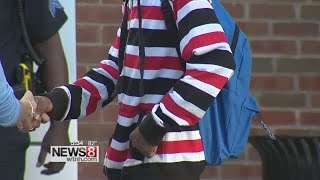 Ask the Doctor: Is carrying a heavy backpack harmful to students?