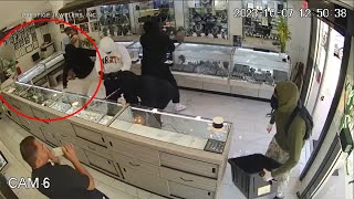 New  shows jewelry store worker shoot at smash-and-grab suspects