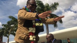 LISSU ALIVYOTUA DAR ASOGEA KWA WAFUASI AKIWA AMEMBATANA NA MBOWE, MNYIKA