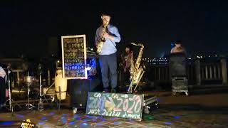 《唯ㄧ》多才孝順之大師兄阿日演出王力宏歌曲  送給現場一位朋友  Saxophone搭配piano太優美：紅日樂團20191221安平漁人碼頭紀實