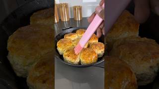 Honey Butter Buttermilk Biscuits #buttermilkbiscuits