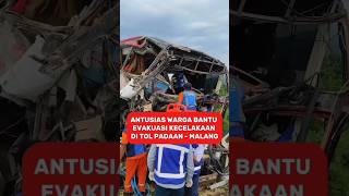 Antusias Warga Bantu Evakuasi Laka