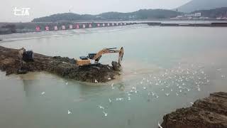 First section of Lake Tai tunnel placed into water in Wuxi, China