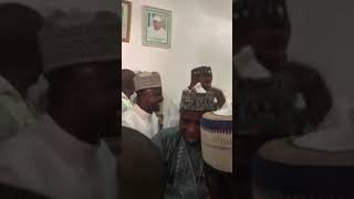 Kukalli yadda maniru dan iya mataimakin gwamna sokoto ya sakawa mutanen yabo