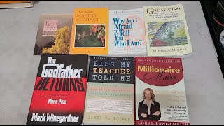 Here's What Donated Books Mostly From the 1970s-1990s Look Like